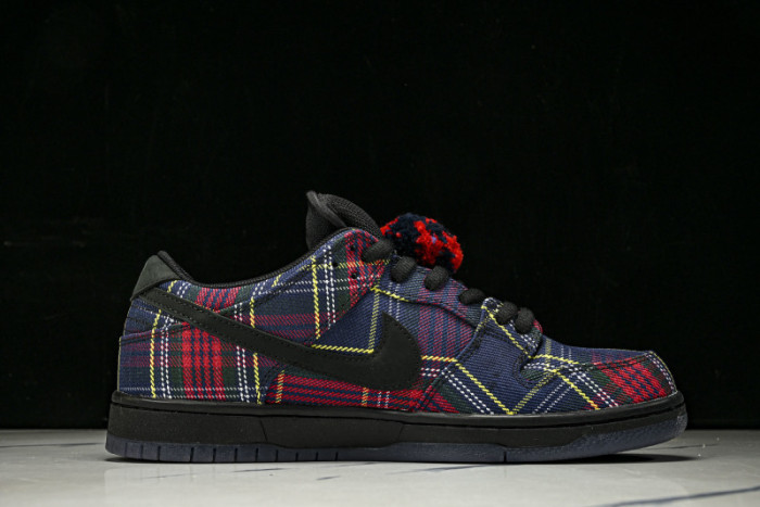 Nardwuar x Nike SB Dunk Low “Tartan” II1493-600