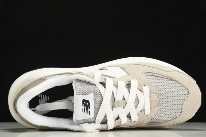 new Ba1an*e 57/40 rain cloud m5740ca