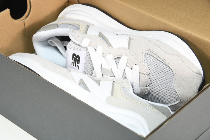 new Ba1an*e 57/40 rain cloud m5740ca