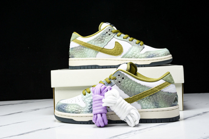 Alexis Sablone x Dunk Low SB 