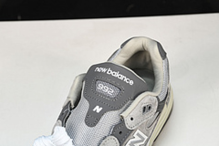 new Ba1an*e 992 grey m992gr