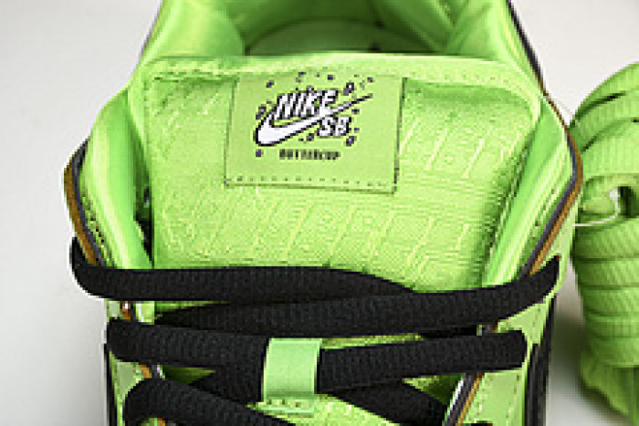 the powerpuff girls x nike sb dunk low “bubbles” fz8319-300