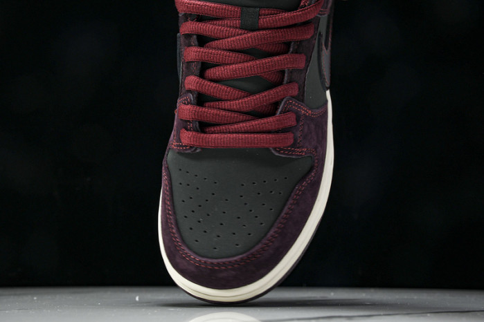 Riot Skateshop x Nike SB Dunk Low FZ1289-200