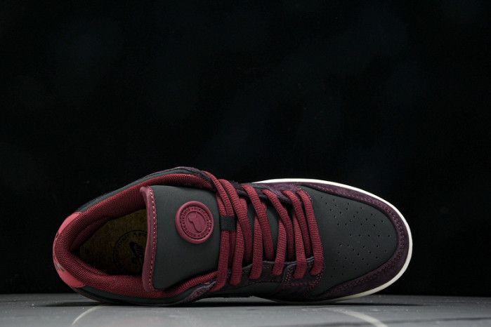 Riot Skateshop x Nike SB Dunk Low FZ1289-200