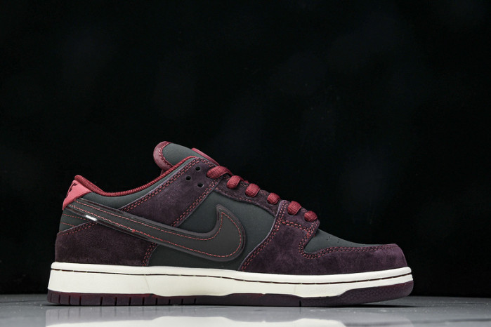 Riot Skateshop x Nike SB Dunk Low FZ1289-200