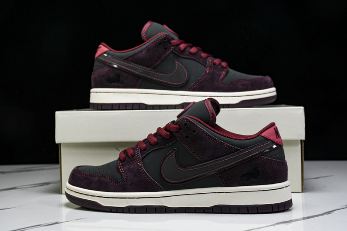 Riot Skateshop x Nike SB Dunk Low FZ1289-200