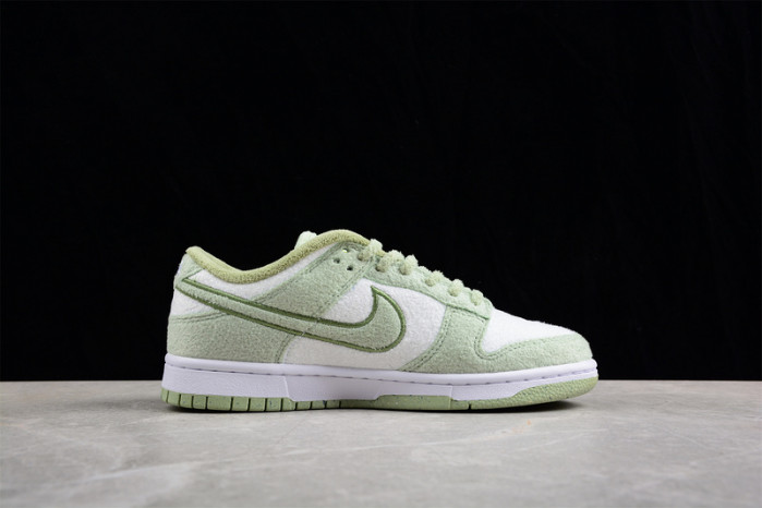 nike dunk low se fleece pack honeydew dq7579-300