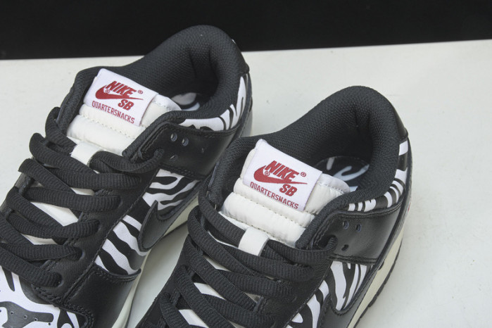 quartersnacks x nike sb dunk low dm3510-001