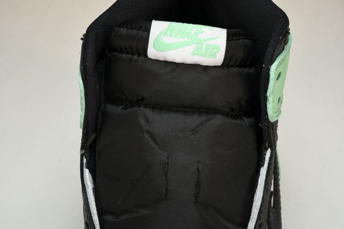 air jordan 1 retro high "green glow" dz5485-130