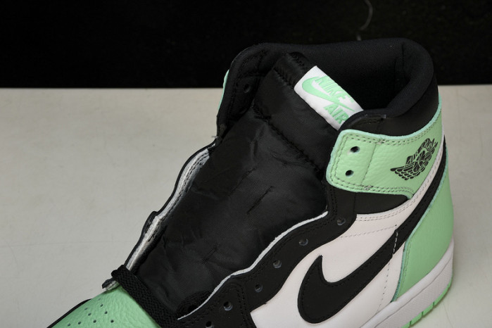air jordan 1 retro high "green glow" dz5485-130