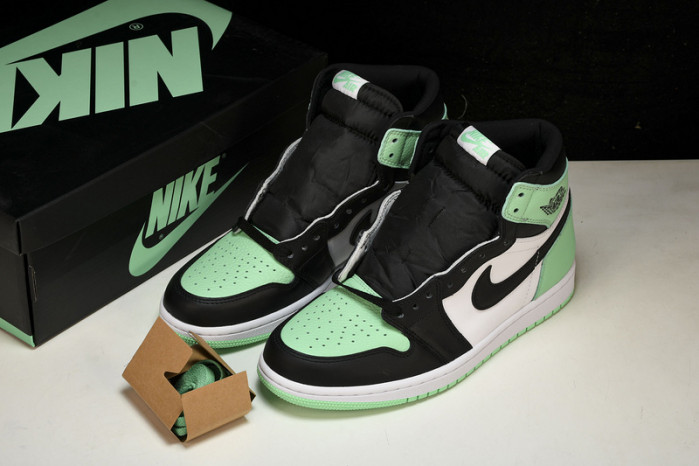 air jordan 1 retro high "green glow" dz5485-130