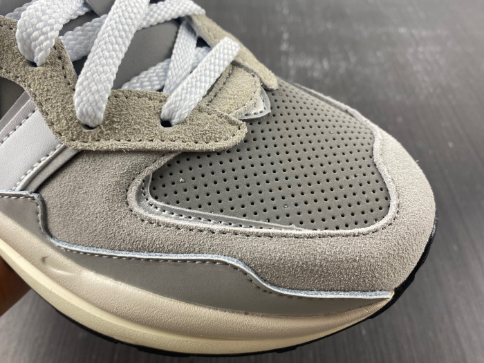 new Ba1an*e 57/40 grey day m5740ta