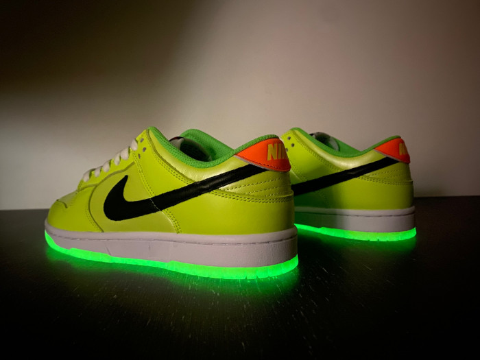nike dunk low “glow in the dark” fj4610-702