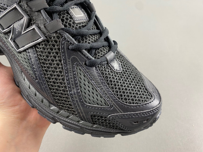 new Ba1an*e 1906r black metallic silver m1906rjb