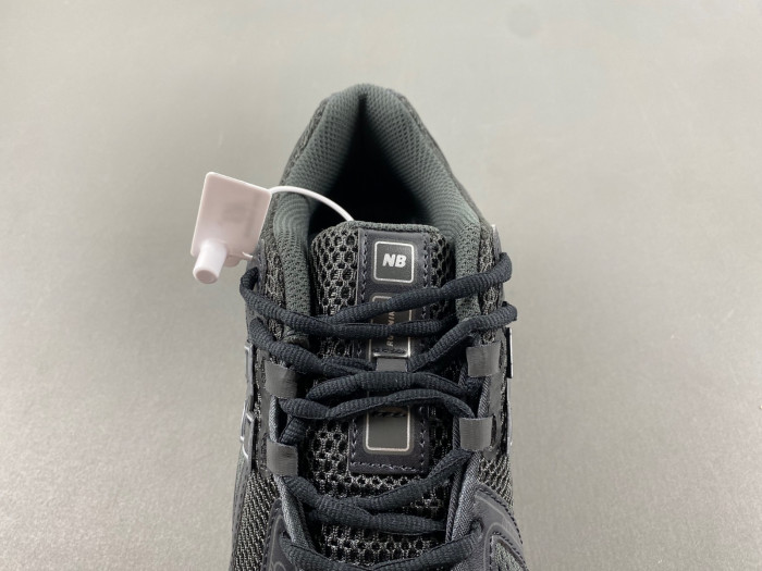 new Ba1an*e 1906r black metallic silver m1906rjb