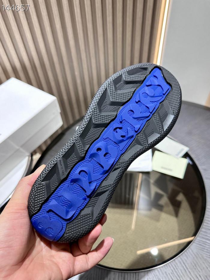 BUBERY SNEAKER 23150