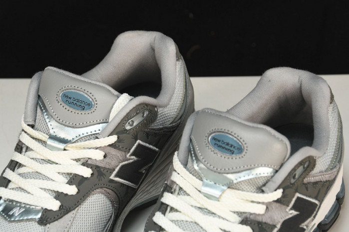 new Ba1an*e 2002r atmos grey rat m2002rat